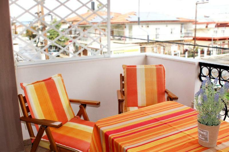 Souzana Rooms 1 Nea Plagia Bagian luar foto